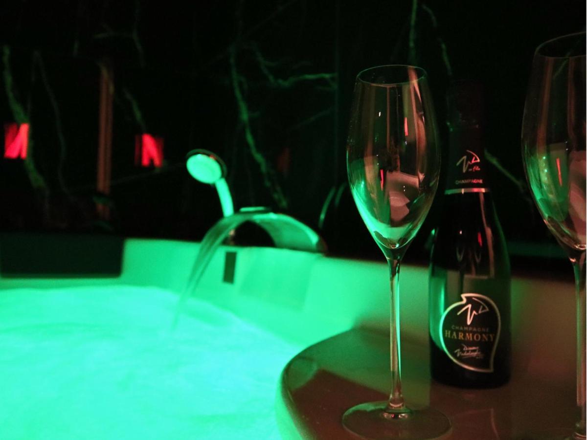 Sejour Detente A Saint-Omer - Jacuzzi Prive, Terrasse, Centre-Ville Et Parking Gratuit Kültér fotó